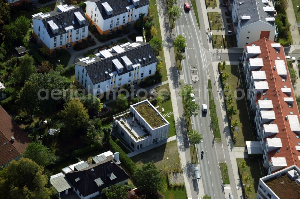 Aerial photograph München, Trudering-Riem - Construction of a neighborhood meeting and self-help organization at the Bajuwarenstrasse in Munich in Bavaria. Designed by zillerplus architects and urban planners enstand a modern multi - purpose building with the goal of civic engagement in the Quartier activate