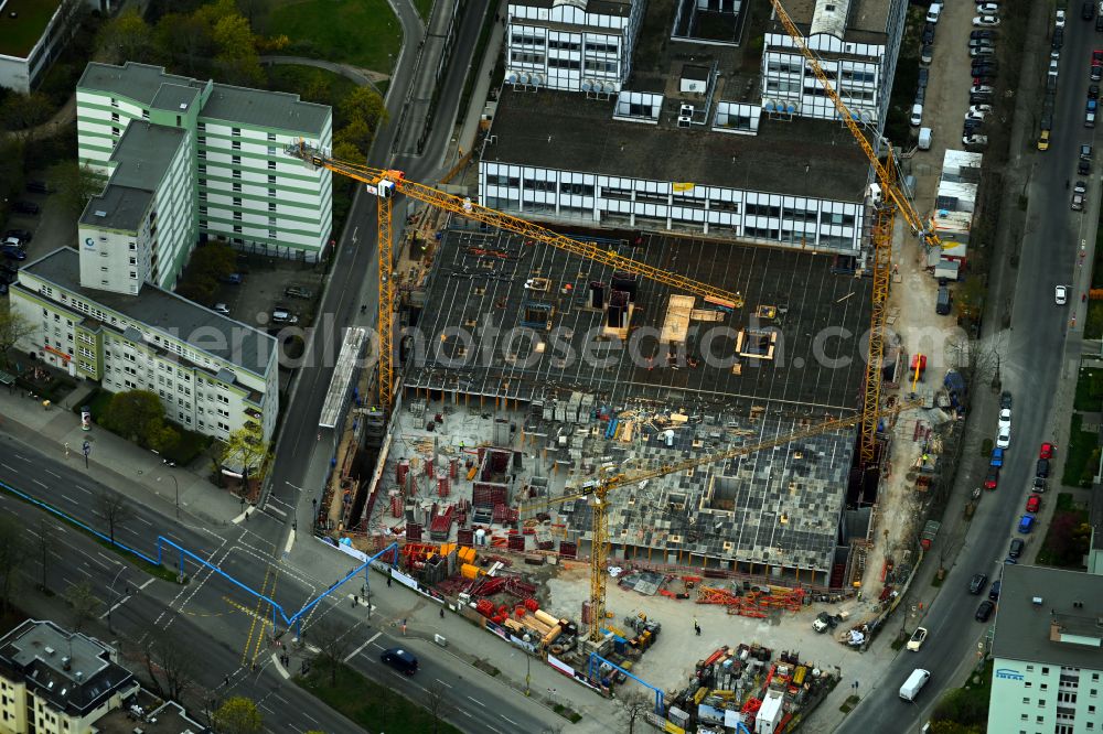 Berlin from the bird's eye view: Construction site for a new extension to the hospital grounds Vivantes Klinikum Neukoelln on street Rudower Chaussee in the district Neukoelln in Berlin, Germany