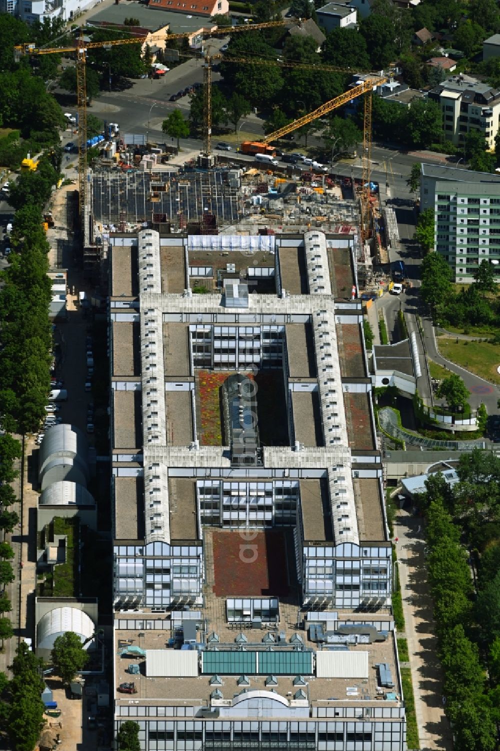 Aerial photograph Berlin - Construction site for a new extension to the hospital grounds Vivantes Klinikum Neukoelln on street Rudower Chaussee in the district Neukoelln in Berlin, Germany