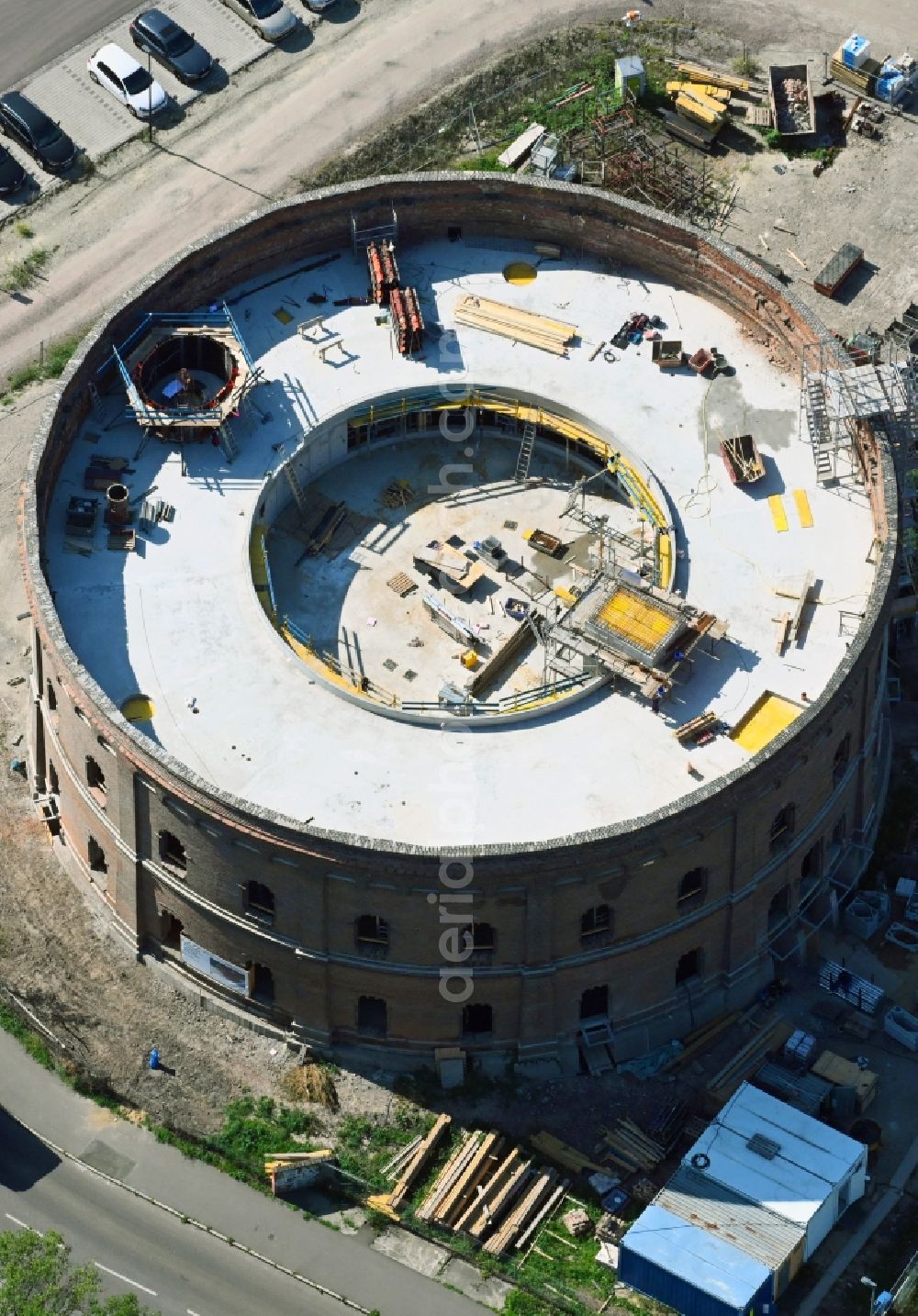 Halle (Saale) from above - New construction of the planetarium building in the old gasometer at place Holzplatz in the district Saaleaue in Halle (Saale) in the state Saxony-Anhalt, Germany