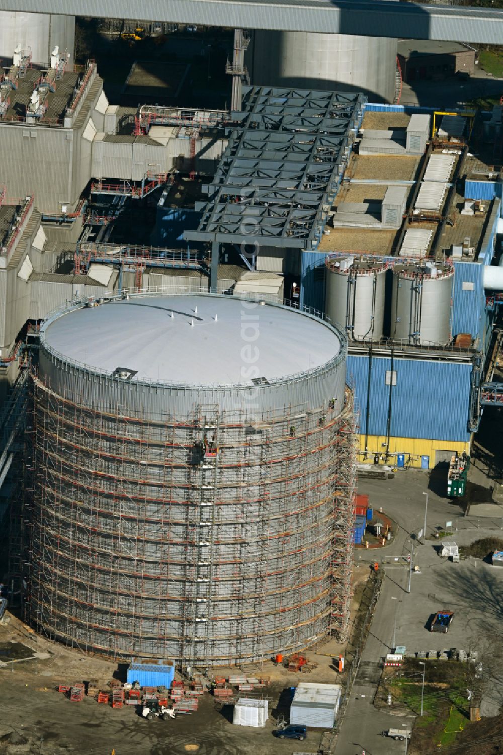 Aerial image Berlin - Construction site for the new construction of a retention basin and water storage tank - heat storage tank on the premises of the Reuter West combined heat and power plant in the district of Siemensstadt in the district Siemensstadt in Berlin, Germany