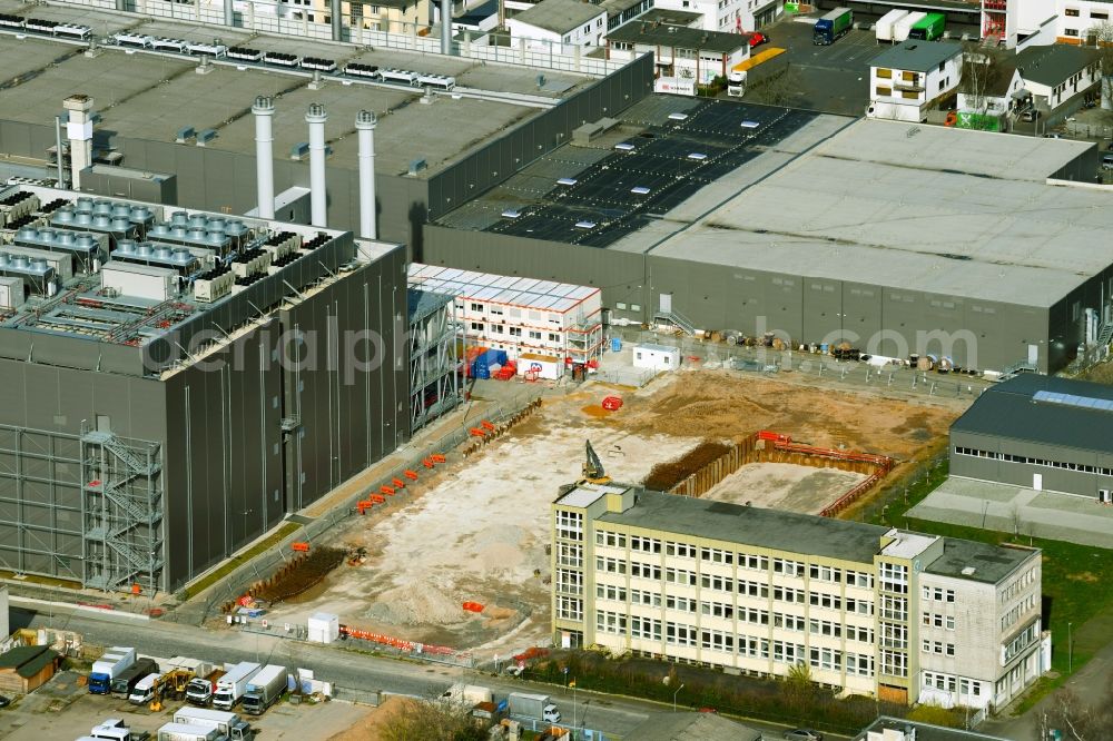 Aerial photograph Frankfurt am Main - Construction site of data center building and online data processing hub on Friesstrasse - Kruppstrasse in the district Seckbach in Frankfurt in the state Hesse, Germany