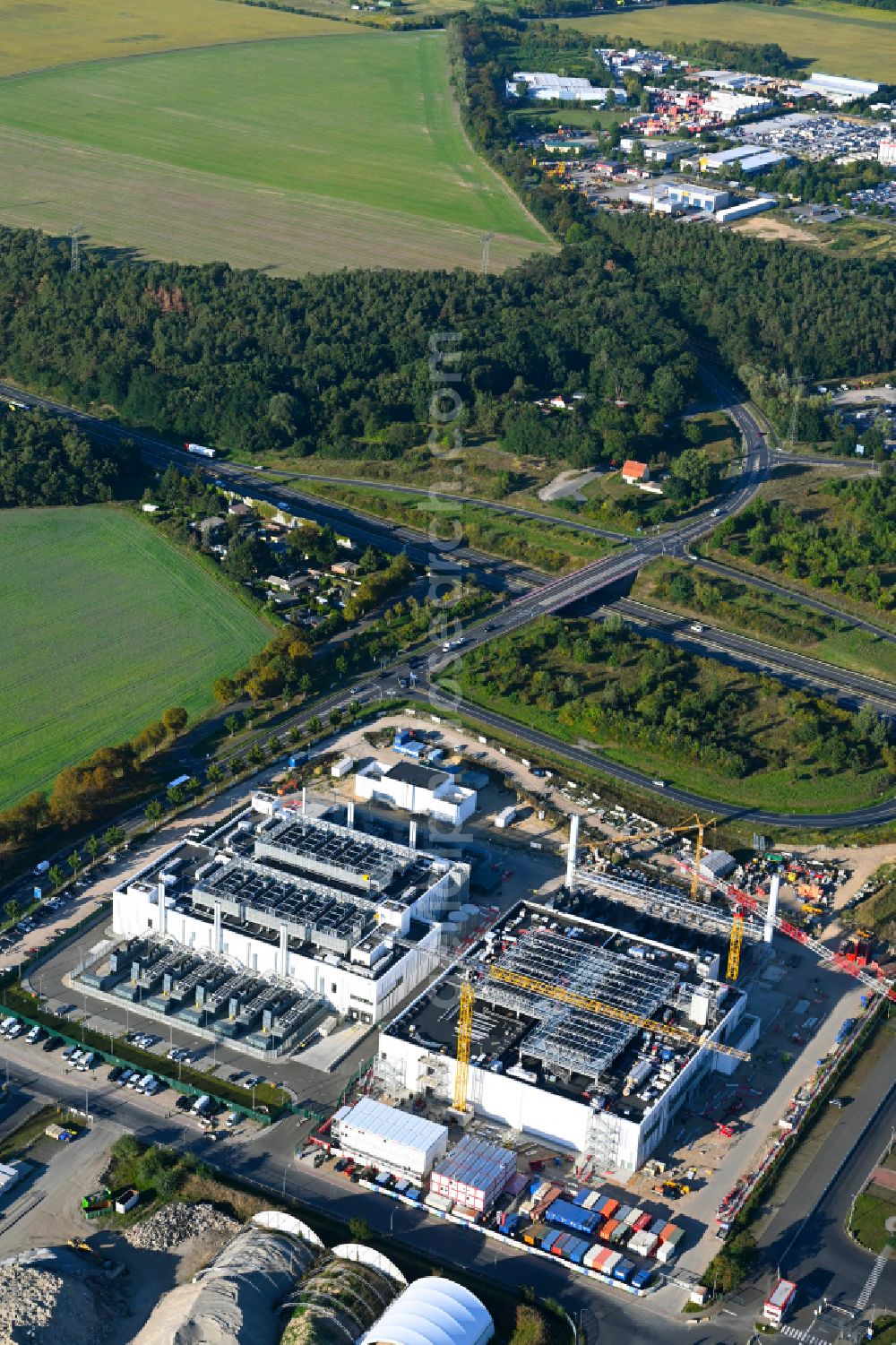 Aerial photograph Mittenwalde - Construction site of data center building and online data processing hub on street Dahmestrasse in Mittenwalde in the state Brandenburg, Germany