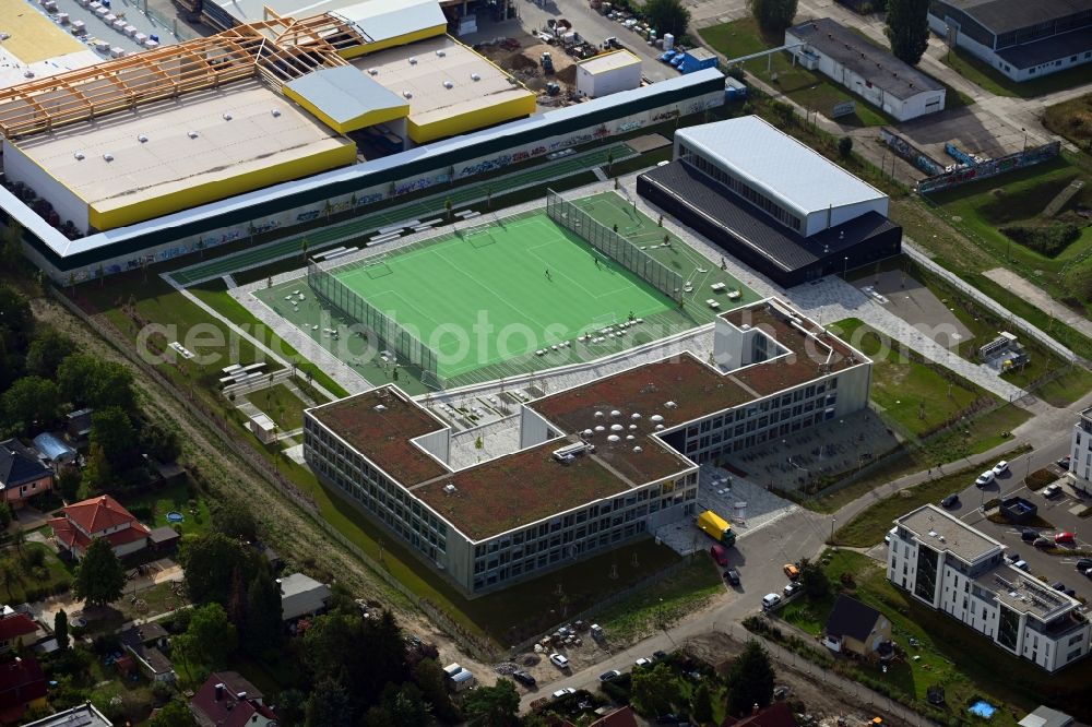 Aerial photograph Berlin - New construction site of the school building Integrierte Sekundarschule Mahlsdorf on the street An der Schule in the district Mahlsdorf in Berlin, Germany