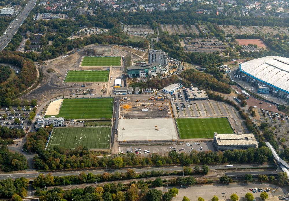 Aerial image Gelsenkirchen - Construction of new Ensemble of sports grounds of FC Gelsenkirchen-Schalke 04 e.V. between the Ernst-Kuzorra-Weg and of the Parkallee in the district Gelsenkirchen-Ost in Gelsenkirchen in the state North Rhine-Westphalia, Germany. With a view of the building complex of the Hotel Courtyard Gelsenkirchen 