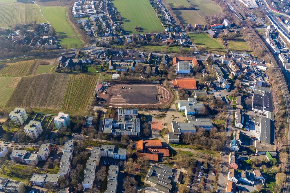 Bochum from above - Construction of new Ensemble of sports grounds with renovation works on Passweg overlooking the school buildings of the Maria-Sibylla-Merian-Gesamtschule and the Hellweg-Schule Staedt. Gymnasium in the district Westenfeld in Bochum in the state North Rhine-Westphalia, Germany
