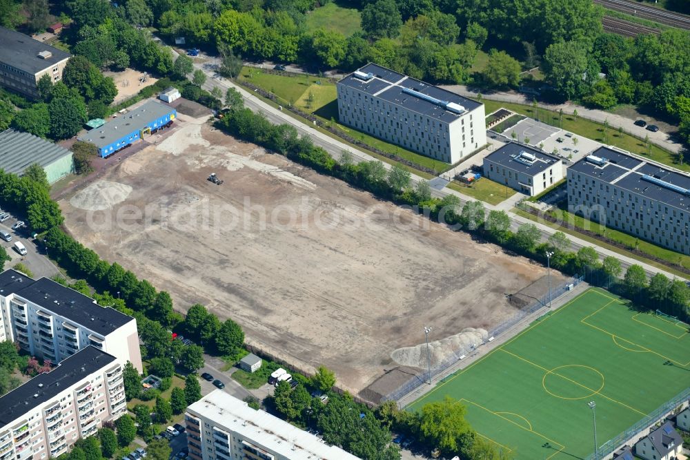 Aerial photograph Berlin - Construction of new Ensemble of sports grounds Sportanlage a??Am Breiten Lucha?? on Wartenberger Strasse in the district Neu-Hohenschoenhausen in Berlin, Germany