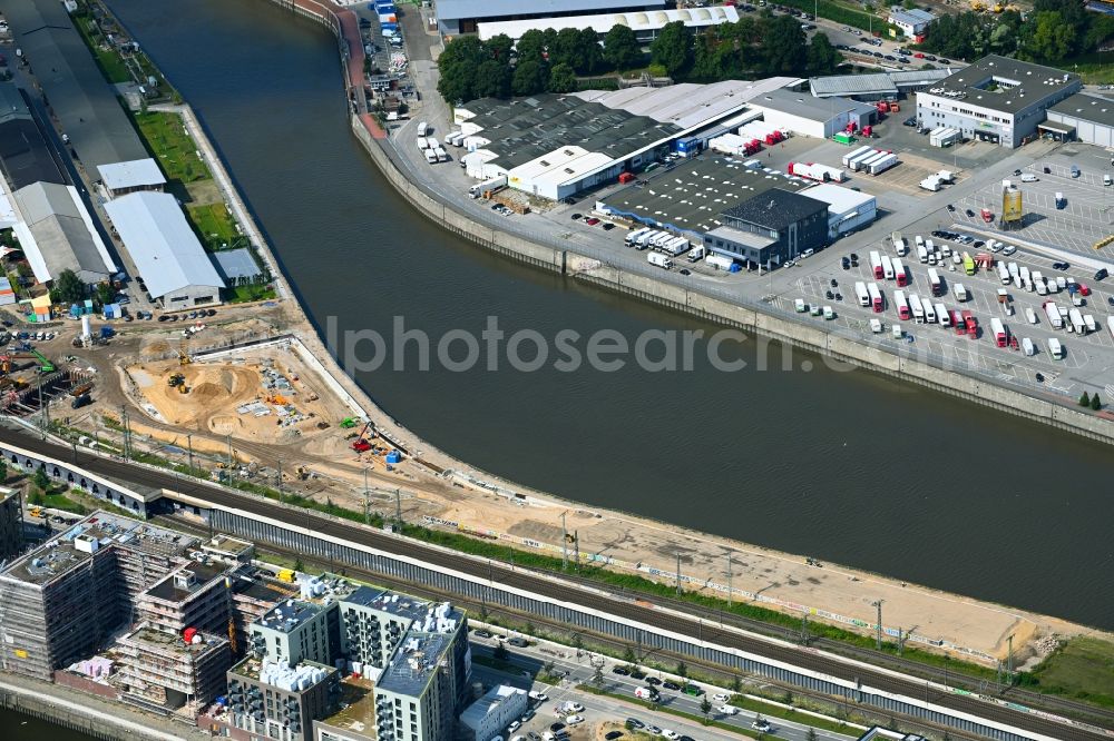 Aerial photograph Hamburg - Construction of new Ensemble of sports grounds of the HafenCity sports field in the Oberhafen in Oberhafen in Hamburg, Germany