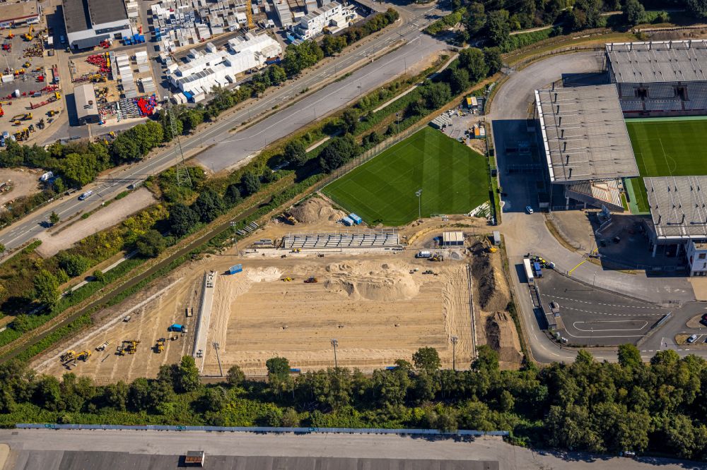 Aerial image Essen - Construction of new Ensemble of sports grounds - training ground at the RWE - Rot-Weiss Stadium on the street Hafenstrasse in the district Bergeborbeck in Essen at Ruhrgebiet in the state North Rhine-Westphalia, Germany