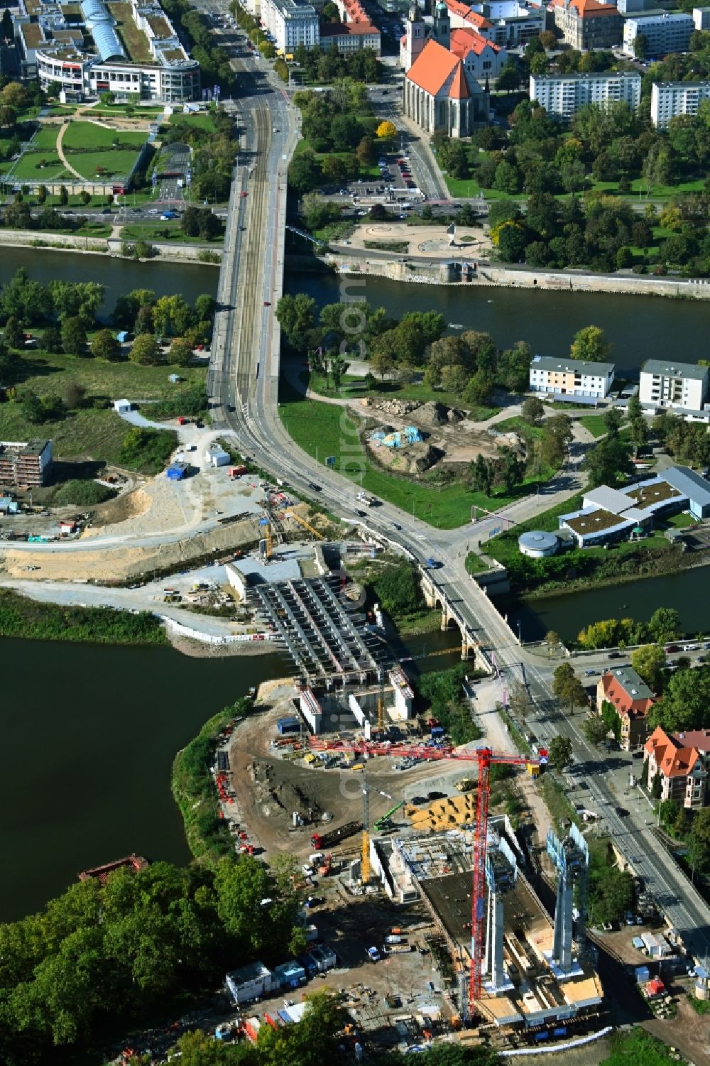 Magdeburg from the bird's eye view: New construction of the motorway route of Ersatzneubau Strombrueckenzug in the district Werder in Magdeburg in the state Saxony-Anhalt, Germany