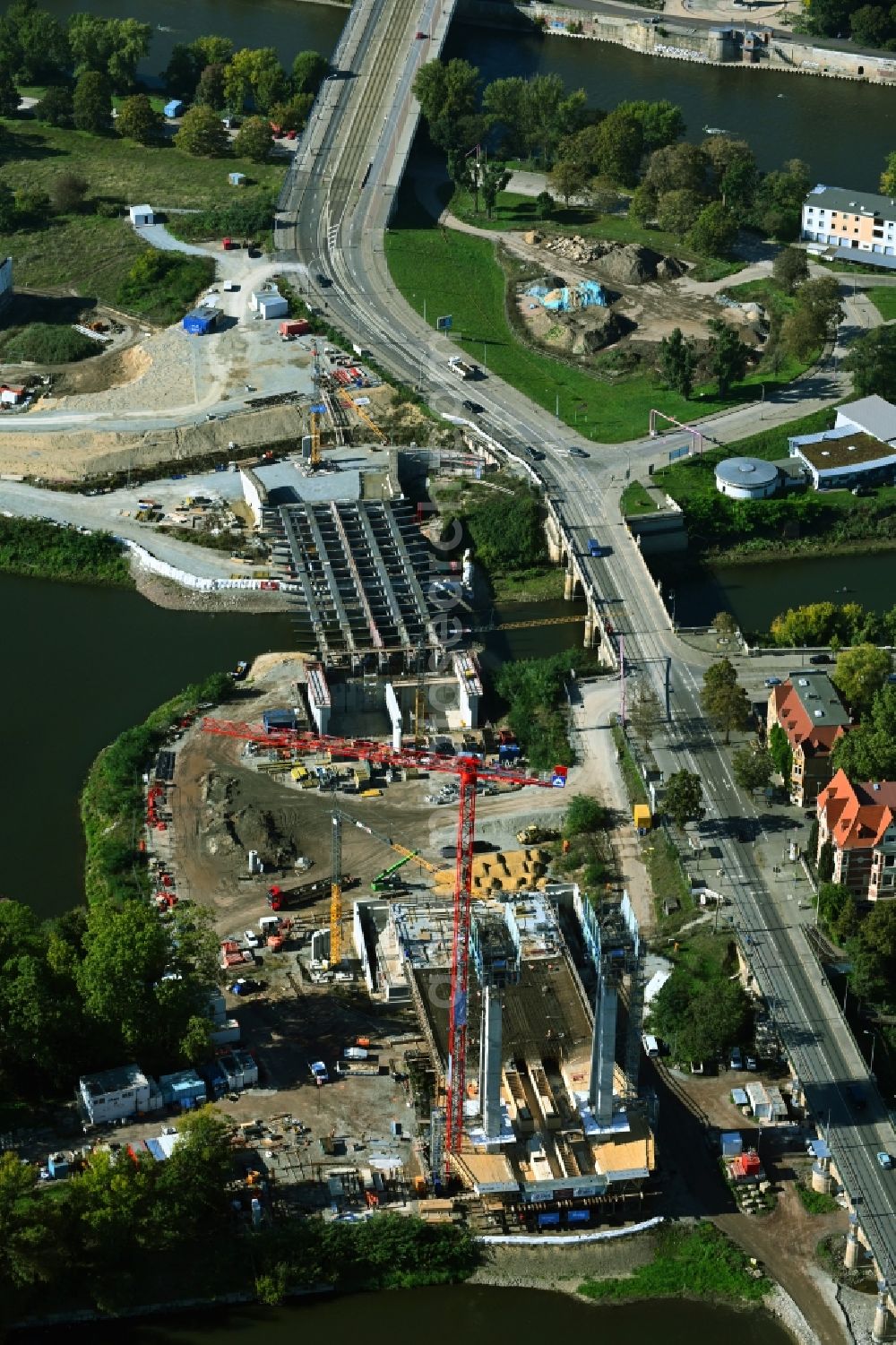 Aerial image Magdeburg - New construction of the motorway route of Ersatzneubau Strombrueckenzug in the district Werder in Magdeburg in the state Saxony-Anhalt, Germany
