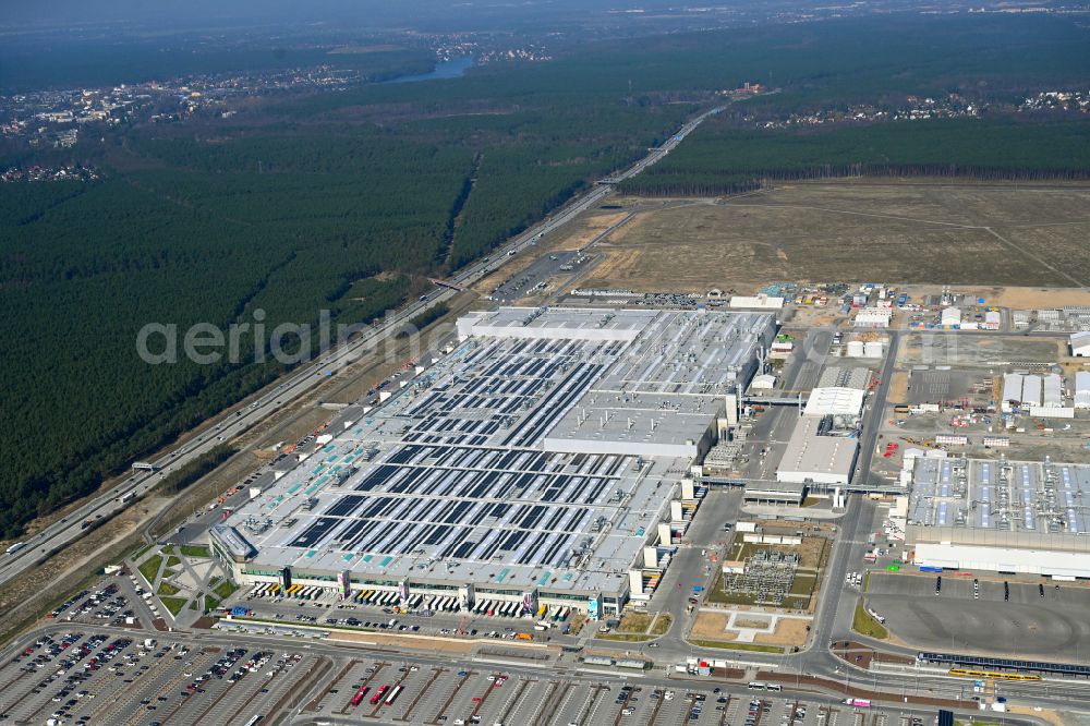 Aerial image Grünheide (Mark) - Construction site for the new building of Tesla Gigafactory 4 on Schlehenweg - Eichenstrasse in the district Freienbrink in Gruenheide (Mark) in the state Brandenburg, Germany