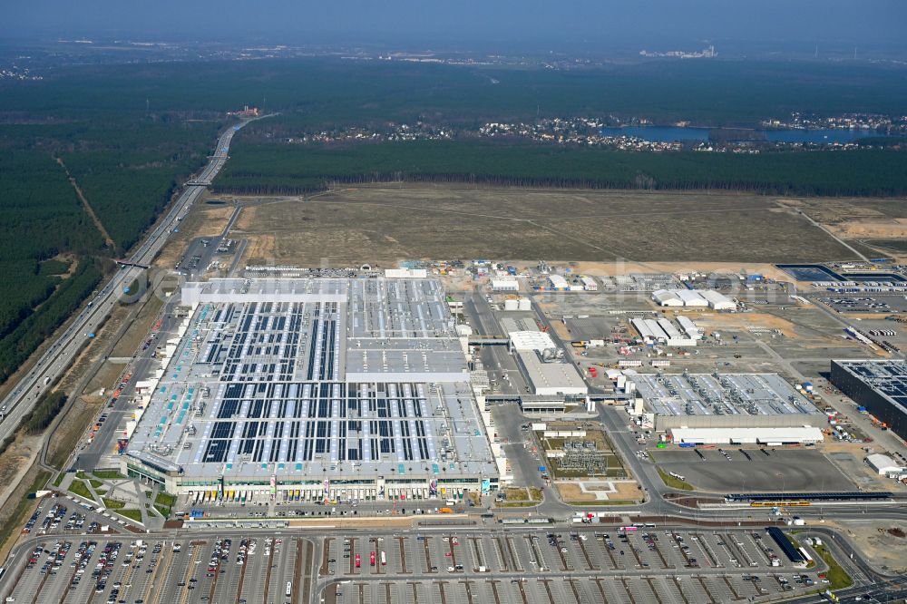 Aerial photograph Grünheide (Mark) - Construction site for the new building of Tesla Gigafactory 4 on Schlehenweg - Eichenstrasse in the district Freienbrink in Gruenheide (Mark) in the state Brandenburg, Germany