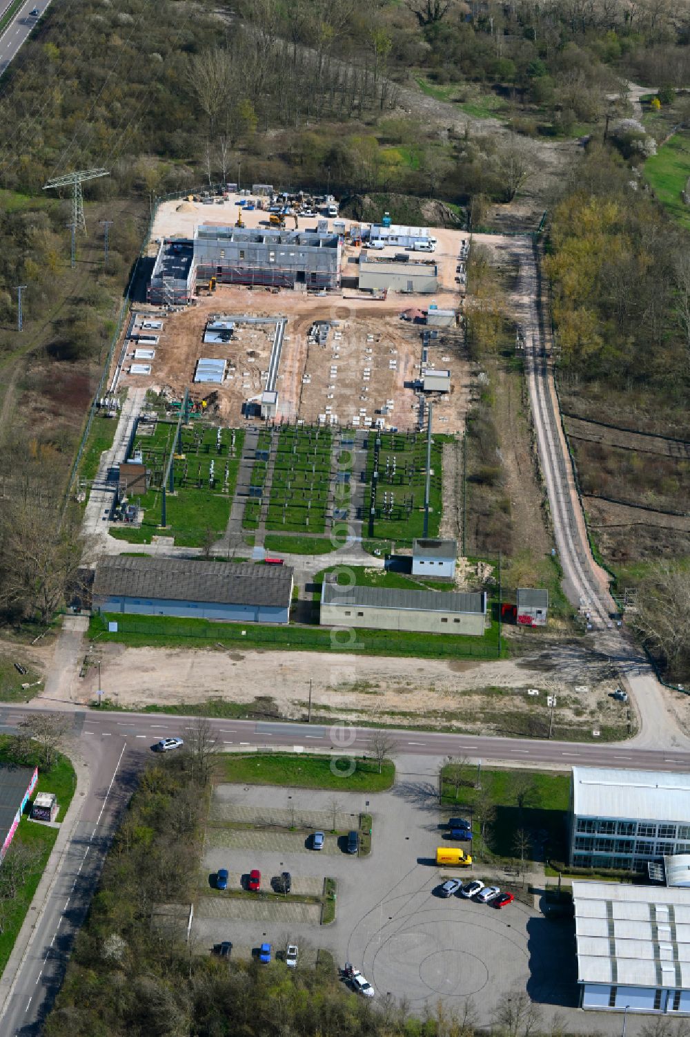 Aerial photograph Halle (Saale) - Construction site area for the new construction of the substation for voltage conversion and electrical power supply on street Schieferstrasse - Eislebener Chaussee in the district Gewerbegebiet Neustadt in Halle (Saale) in the state Saxony-Anhalt, Germany