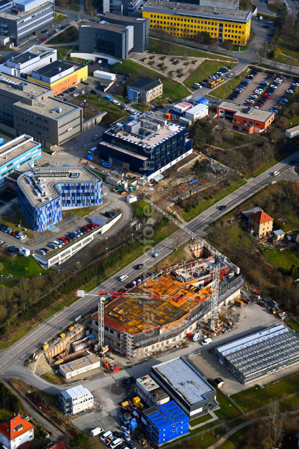 Jena from the bird's eye view: Complementary new construction site on the campus-university building complex Forschungsneubau of Exzellenzclusters Balance of the Microverse on street Winzerlaer Strasse in the district Ammerbach in Jena in the state Thuringia, Germany