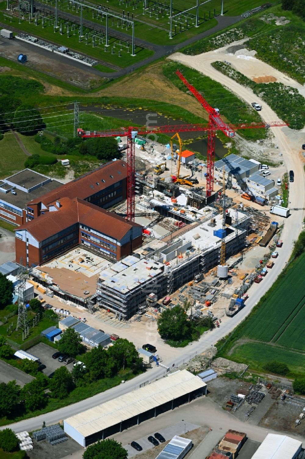 Lehrte from the bird's eye view: New construction of the company administration building and Campus in the district Ahlten in Lehrte in the state Lower Saxony, Germany