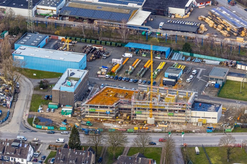 Gladbeck from the bird's eye view: New construction of the company administration building of Emscher Lippe Energie GmbH (ELE) with workshop on Moellerstrasse - Karl-Schneiof-Strasse in Gladbeck in the state North Rhine-Westphalia, Germany
