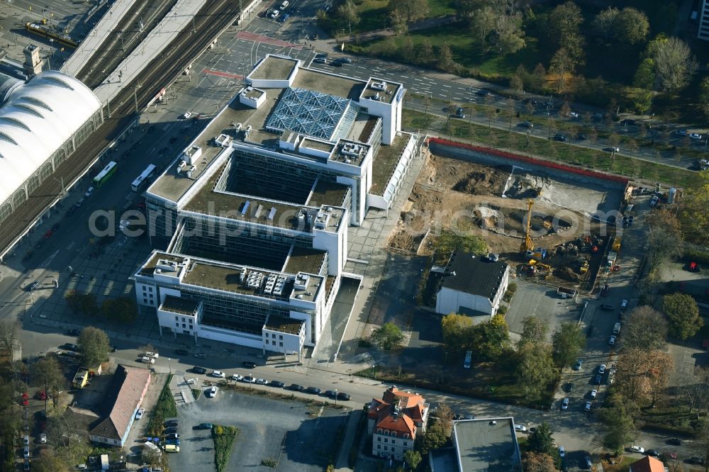Dresden from above - New construction of the company administration building next to the City Center Dresden Lindenaustrasse - Winckelmannstrasse - Bayrische Strasse in the district Suedvorstadt in Dresden in the state Saxony, Germany