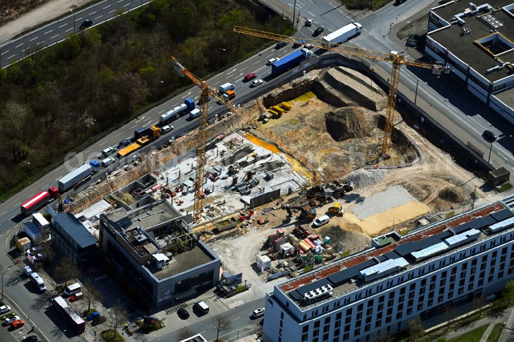 Nürnberg from the bird's eye view: Construction site of banking administration building of the financial services company Evenord-Bank next to the hotel complex the niu Leo Am Leonhardspark - Schwabacher Strasse on the former Schlachthofstrasse in Nuremberg in the state Bavaria, Germany