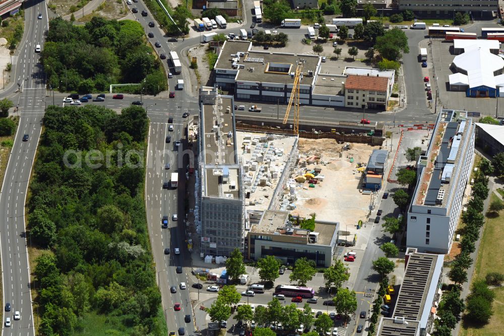 Aerial image Nürnberg - Construction site of banking administration building of the financial services company Evenord-Bank next to the hotel complex the niu Leo Am Leonhardspark - Schwabacher Strasse on the former Schlachthofstrasse in Nuremberg in the state Bavaria, Germany