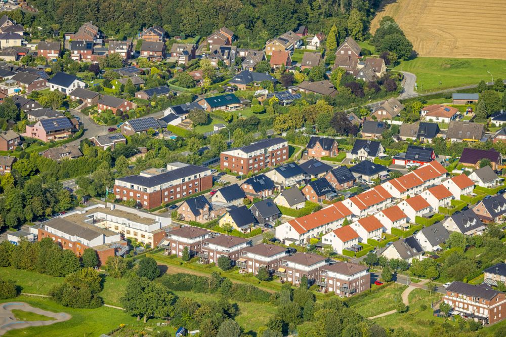 Beckum from the bird's eye view: Construction site of residential area of single-family settlement between Schlehenstrasse and Holunderweg in the district Neubeckum in Beckum at Ruhrgebiet in the state North Rhine-Westphalia, Germany