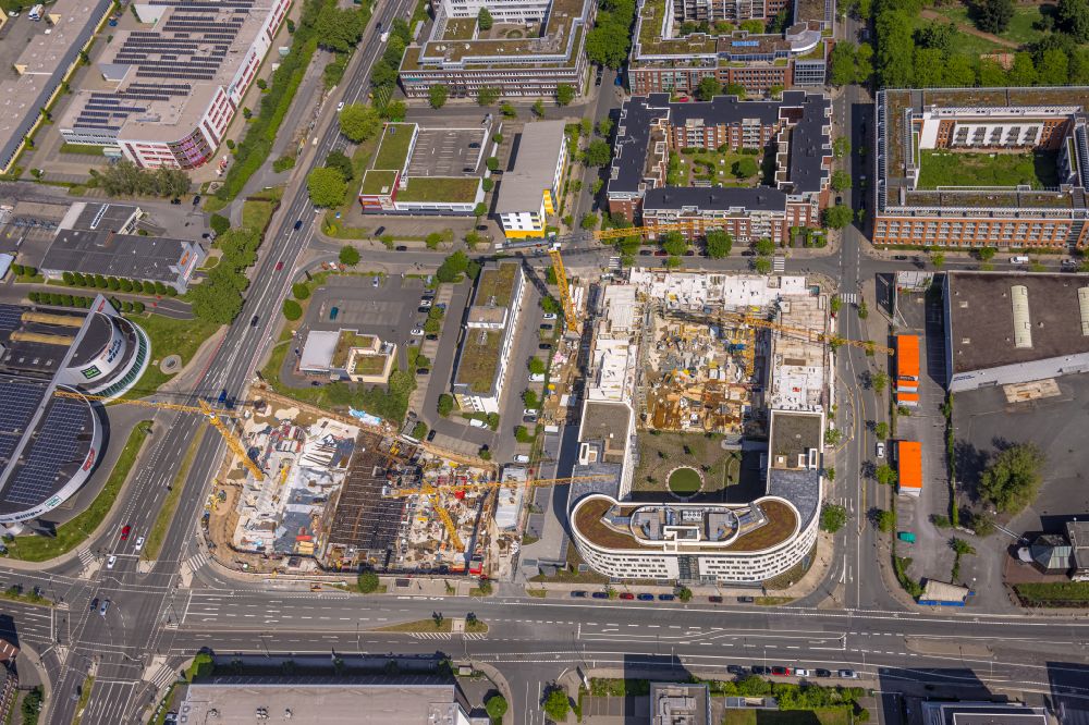 Essen from the bird's eye view: New residential and commercial building Quarter of Projekte Max & Moritz and Essen - Weststadt on street Frohnhauser Strasse in Essen at Ruhrgebiet in the state North Rhine-Westphalia, Germany