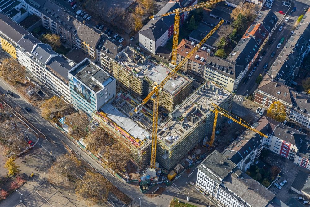 Essen from the bird's eye view: New construction of a residential and commercial building Huyssenallee - corner Heinrichstrasse in Essen at Ruhrgebiet in the state North Rhine-Westphalia, Germany