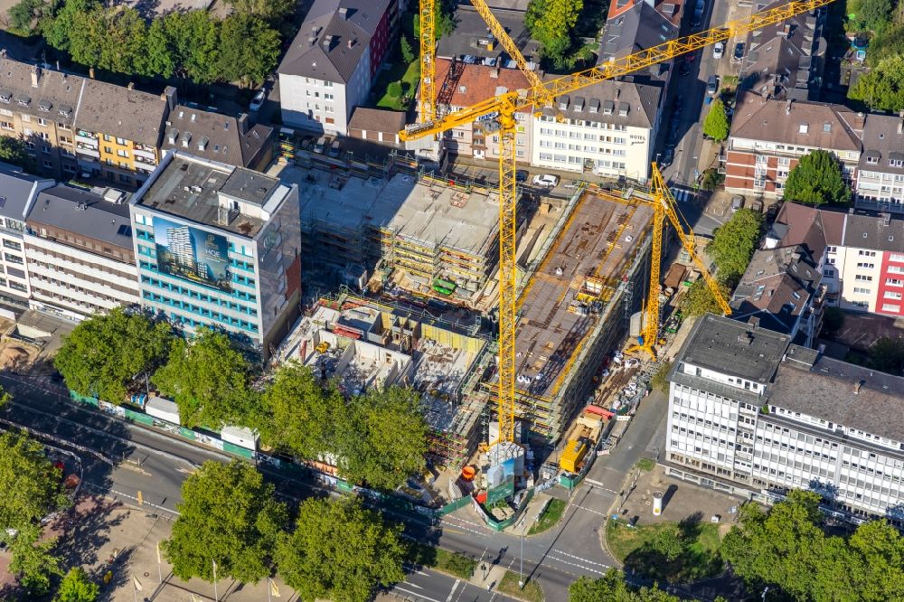 Essen from the bird's eye view: New construction of a residential and commercial building Huyssenallee - corner Heinrichstrasse in Essen in the state North Rhine-Westphalia, Germany