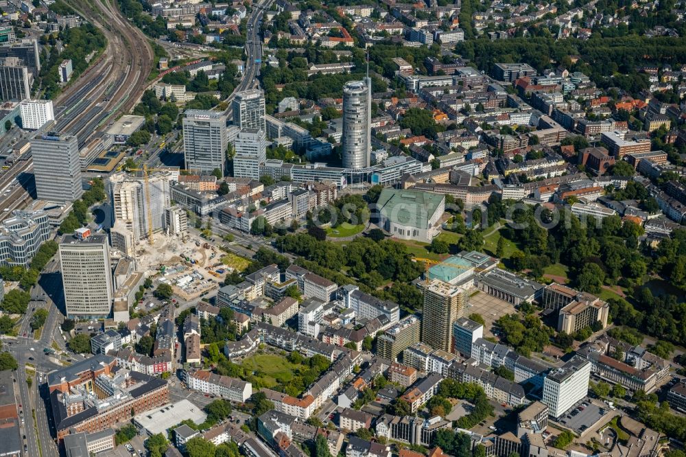 Essen from the bird's eye view: New construction of a residential and commercial building Huyssenallee - corner Heinrichstrasse overlooking associated demolition work and the Philharmonie Essen in Essen in the state North Rhine-Westphalia, Germany