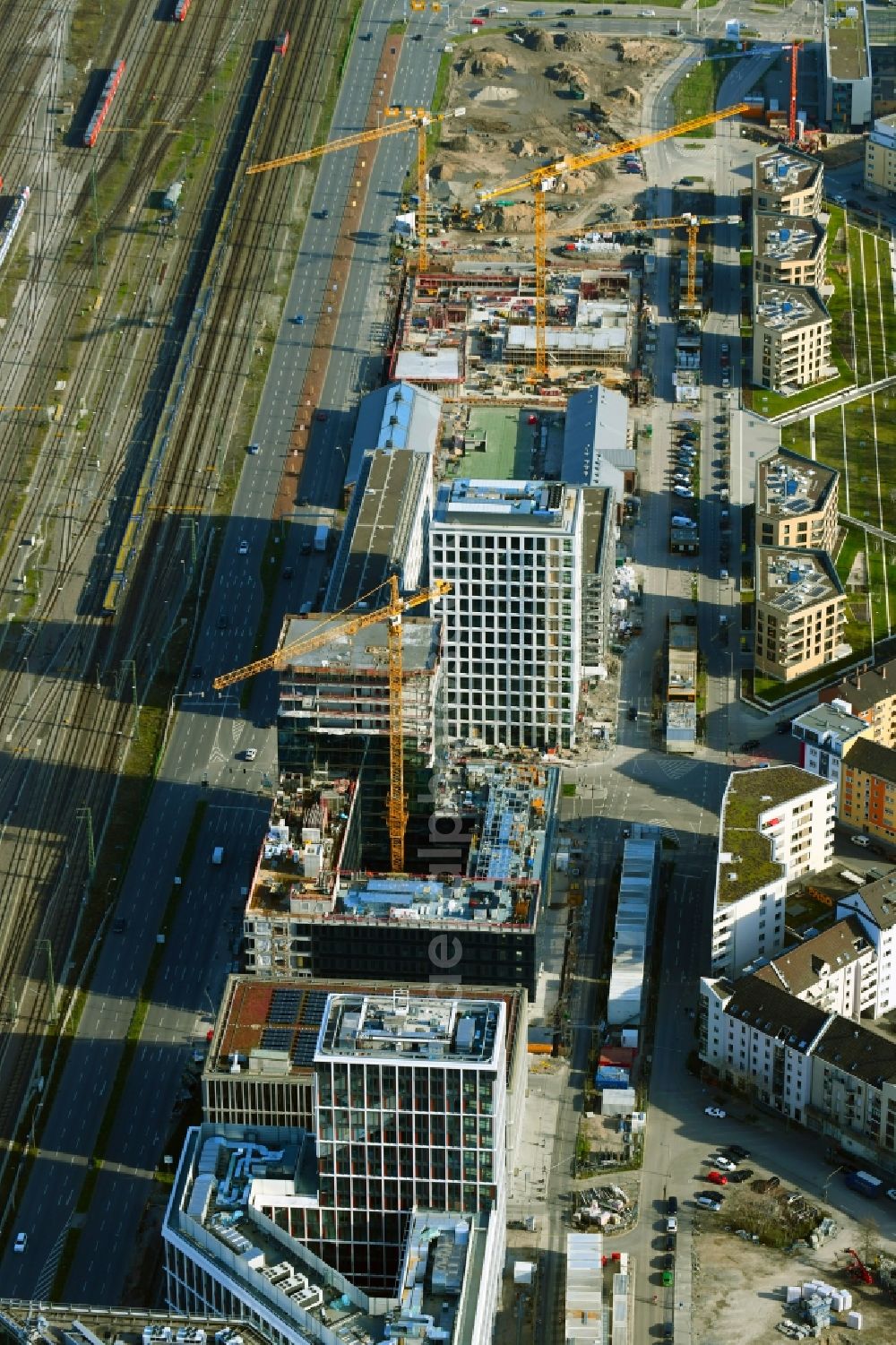 Aerial image Mannheim - New residential and commercial building Quarter of Glueckstein-Quartier with construction sites for the new building of the LIV. Mannheim and Neues Technisches Rathaus along the Gluecksteinallee in the district Lindenhof in Mannheim in the state Baden-Wuerttemberg, Germany