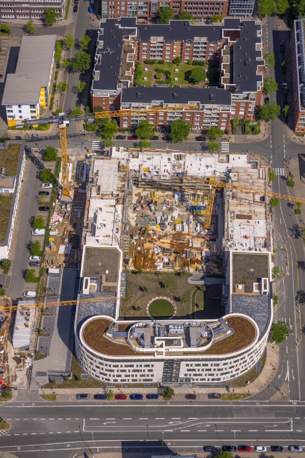 Essen from the bird's eye view: New residential and commercial building Quarter of Projekte Max & Moritz and Essen - Weststadt on street Frohnhauser Strasse in Essen at Ruhrgebiet in the state North Rhine-Westphalia, Germany