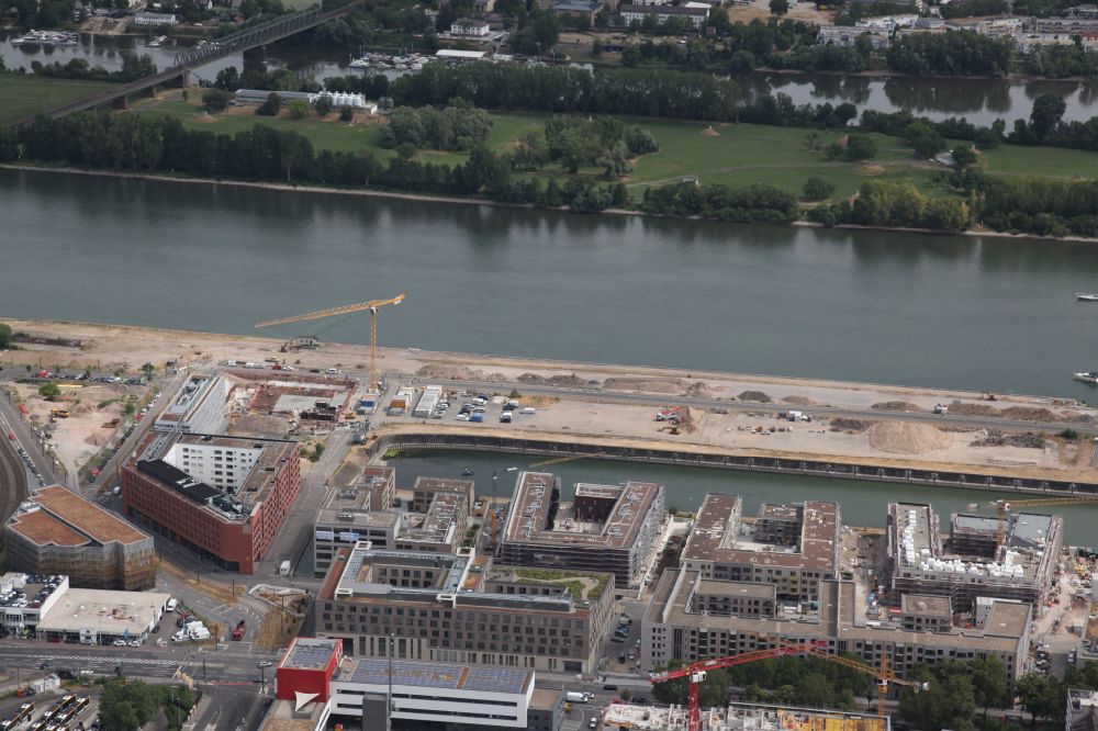Aerial image Mainz - New residential and commercial building Quarter on Inge-Reitz-Strasse at Zollhafen in the district Neustadt in Mainz in the state Rhineland-Palatinate, Germany