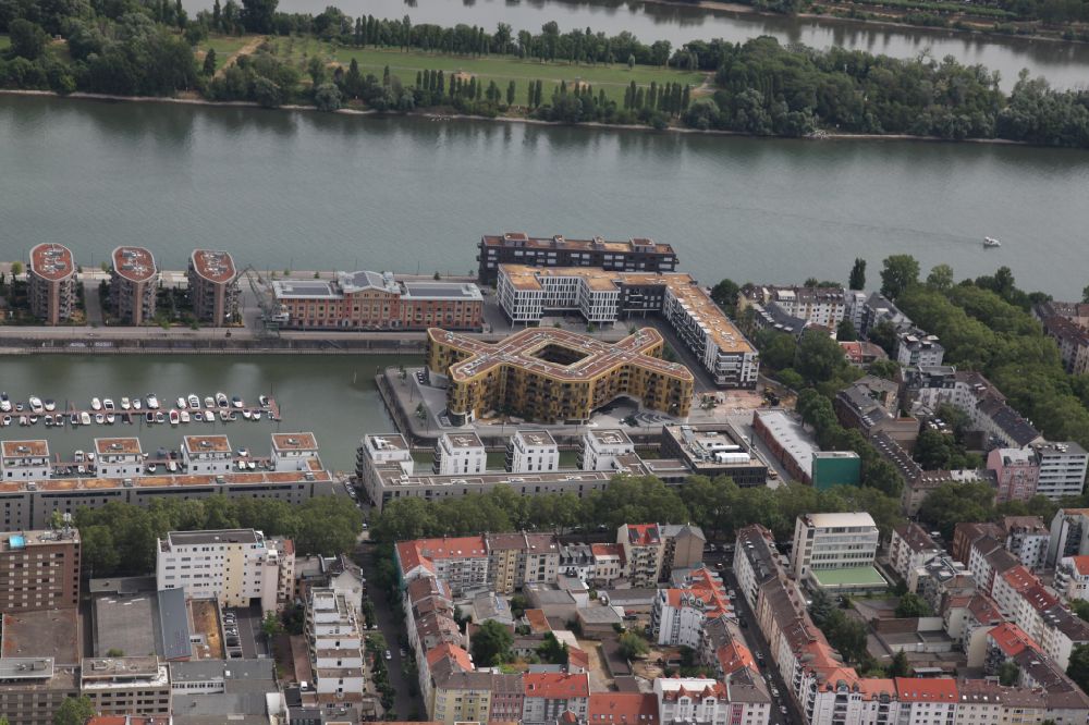 Mainz from above - New residential and commercial building Quarter on Inge-Reitz-Strasse at Zollhafen in the district Neustadt in Mainz in the state Rhineland-Palatinate, Germany