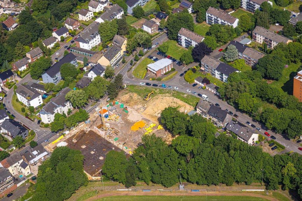 Aerial image Gladbeck - New construction of residential and commercial buildings on the former school site of the Willy Brandt School on Feldhauser Strasse at the corner of Brunnenstrasse with a view of the sports field on Dorstener Strasse in Gladbeck at Ruhrgebiet in the state North Rhine-Westphalia, Germany