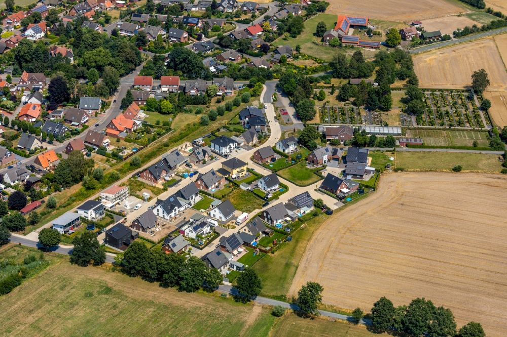 Walstedde from the bird's eye view: New construction - residential area of the single-family house settlement Zur alten Ziegelei in Walstedde in the federal state of North Rhine-Westphalia, Germany