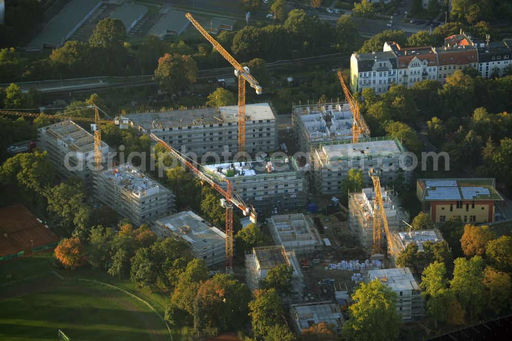 Aerial photograph Berlin - Construction site residential area of a multi-family house settlement on the bank and river of Spree River on street Bruno-Buergel-Weg in the district Schoeneweide in Berlin, Germany