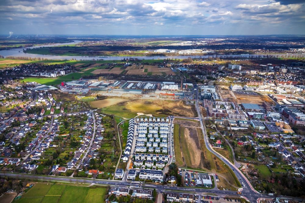 Meerbusch from above - Construction site of a new residential area of the terraced housing estate Unter of Muehle - Ruth-Niehaus-Strasse in Meerbusch in the state North Rhine-Westphalia, Germany