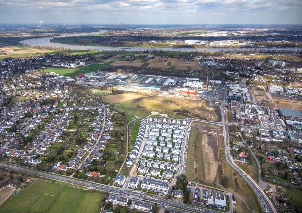 Meerbusch from the bird's eye view: Construction site of a new residential area of the terraced housing estate Unter of Muehle - Ruth-Niehaus-Strasse in Meerbusch in the state North Rhine-Westphalia, Germany