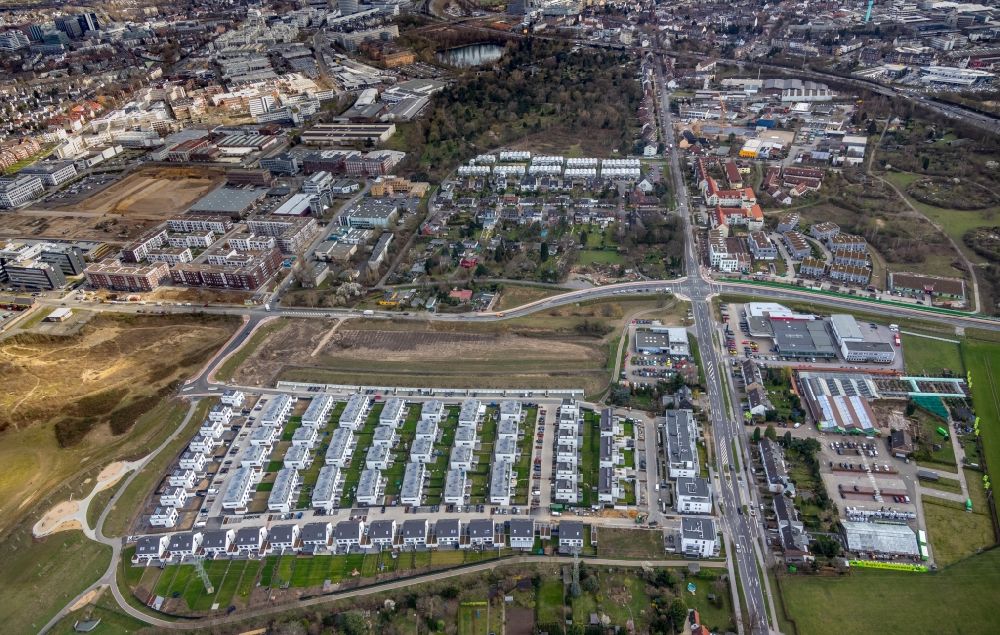 Aerial image Meerbusch - Construction site of a new residential area of the terraced housing estate Unter of Muehle - Ruth-Niehaus-Strasse in Meerbusch in the state North Rhine-Westphalia, Germany