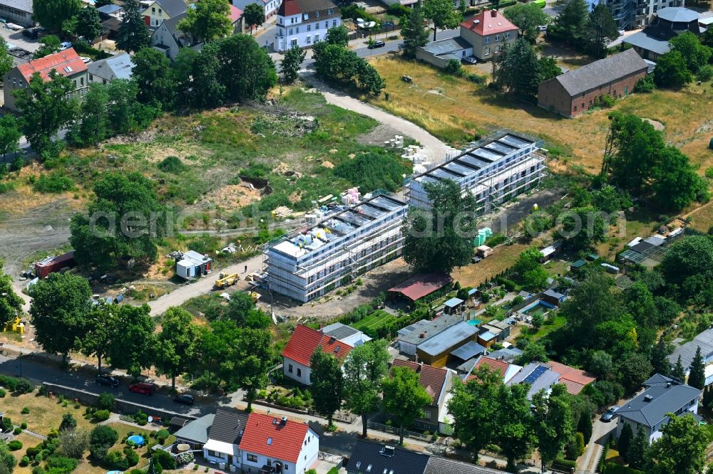 Werneuchen from the bird's eye view: Construction site of a new residential area of the terraced housing estate Landsberger Strasse corner Wegendorfer Strasse in Werneuchen in the state Brandenburg, Germany