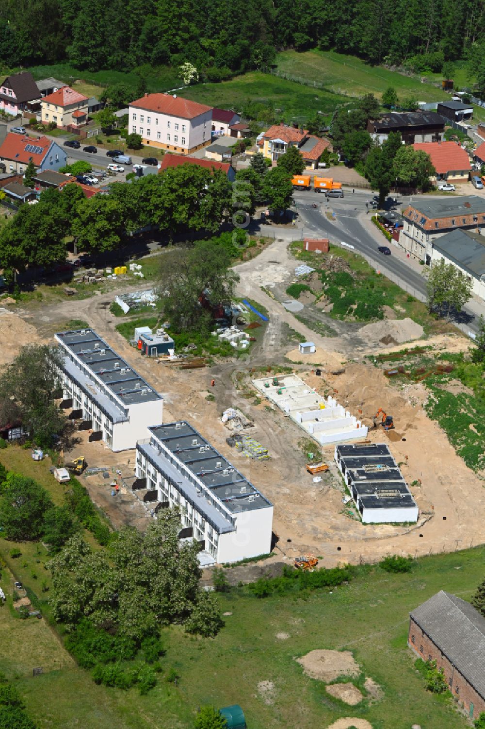 Werneuchen from the bird's eye view: Construction site of a new residential area of the terraced housing estate Landsberger Strasse corner Wegendorfer Strasse in Werneuchen in the state Brandenburg, Germany