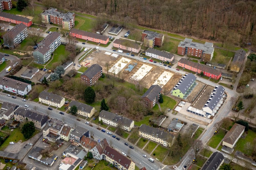 Aerial image Duisburg - Construction site of a new residential area of the terraced housing estate Wohnpark a?? Am Schwimmbad a?? on Lohstrasse in Duisburg in the state North Rhine-Westphalia, Germany