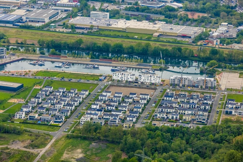 Gelsenkirchen from above - Site development area of the former Zeche Graf Bismarck - remodeling to new construction with residential neighborhoods on the Rhine-Herne Canal in Gelsenkirchen at Ruhrgebiet in North Rhine-Westphalia NRW
