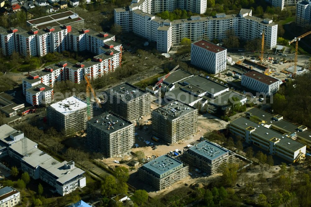 Berlin from the bird's eye view: Building-ensemble-construction for the construction of a new city quarter Theodor Quartier on Senftenberger Ring in the district Maerkisches Viertel in Berlin, Germany