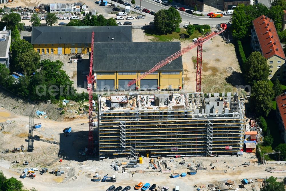 München from the bird's eye view: Construction site for the multi-family residential building on Piusstrasse - Puereelinie in the district Berg am Laim in Munich in the state Bavaria, Germany