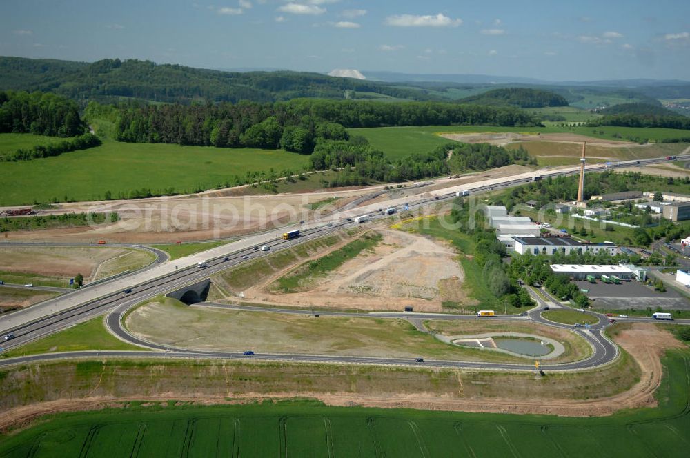 Deubachshof from above - Blick auf den neuen E40 / A4 - Autobahnverlauf in Thüringen nach der Verkehrsfreigabe. Durchgeführt werden die im Zuge dieses Projektes notwendigen Arbeiten unter an derem von EUROVIA Verkehrsbau Union sowie der Niederlassungen Abbruch und Erdbau, Betonstraßenbau, Ingenieurbau und TECO Schallschutz der EUROVIA Beton sowie der DEGES. View of the new A4 motorway course E40 / A4 near Deubachshof in thuringia