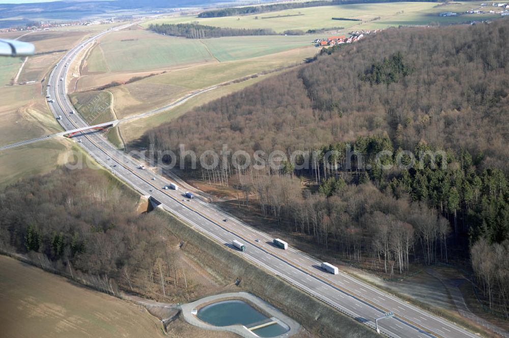 Stregda from above - Blick auf den neuen E40 / A4 - Autobahnverlauf in Thüringen nach der teilweisen Verkehrsfreigabe. Durchgeführt werden die im Zuge dieses Projektes notwendigen Arbeiten unter an derem von EUROVIA Verkehrsbau Union sowie der Niederlassungen Abbruch und Erdbau, Betonstraßenbau, Ingenieurbau und TECO Schallschutz der EUROVIA Beton sowie der DEGES. View of the new A4 motorway course E40 / A4 near Stregda in thuringia