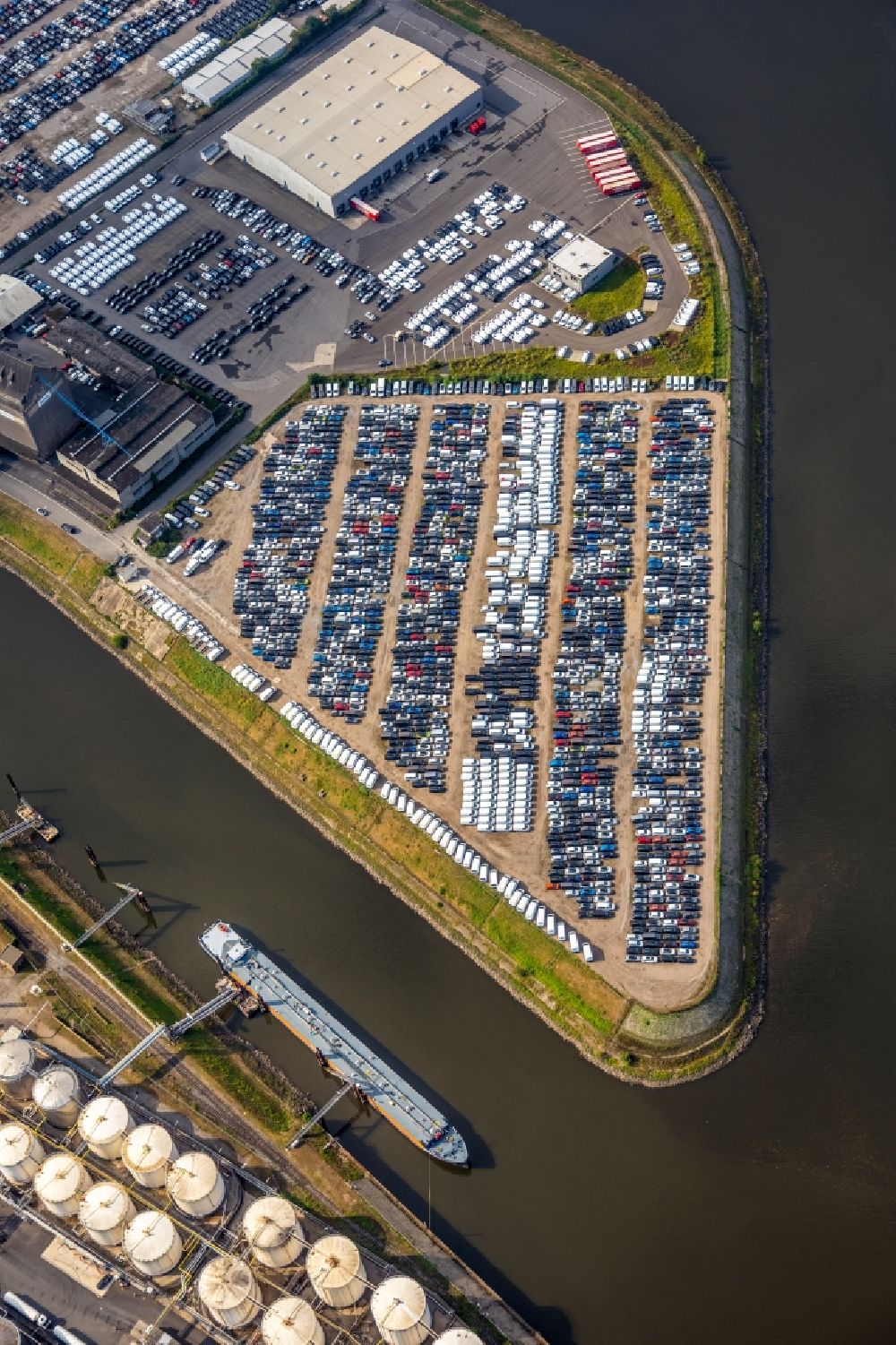 Aerial image Neuss - Automobiles - cars on the parking spaces in the outdoor area of inland port in Neuss in the state North Rhine-Westphalia, Germany