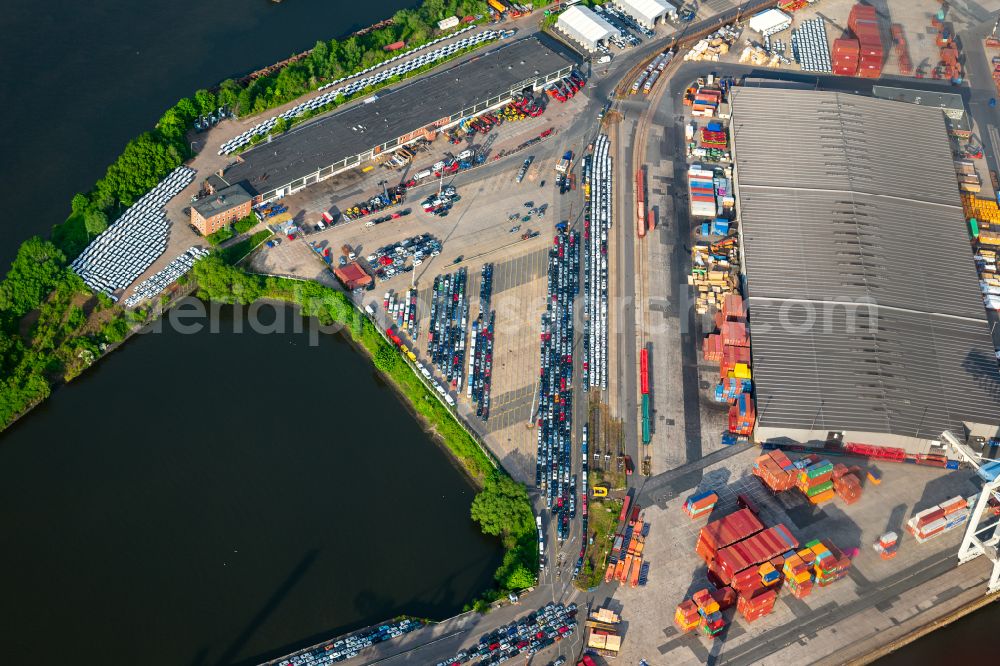Hamburg from the bird's eye view: Automobiles - cars on the parking spaces in the outdoor area on Hafenanlagen in Hamburg, Germany