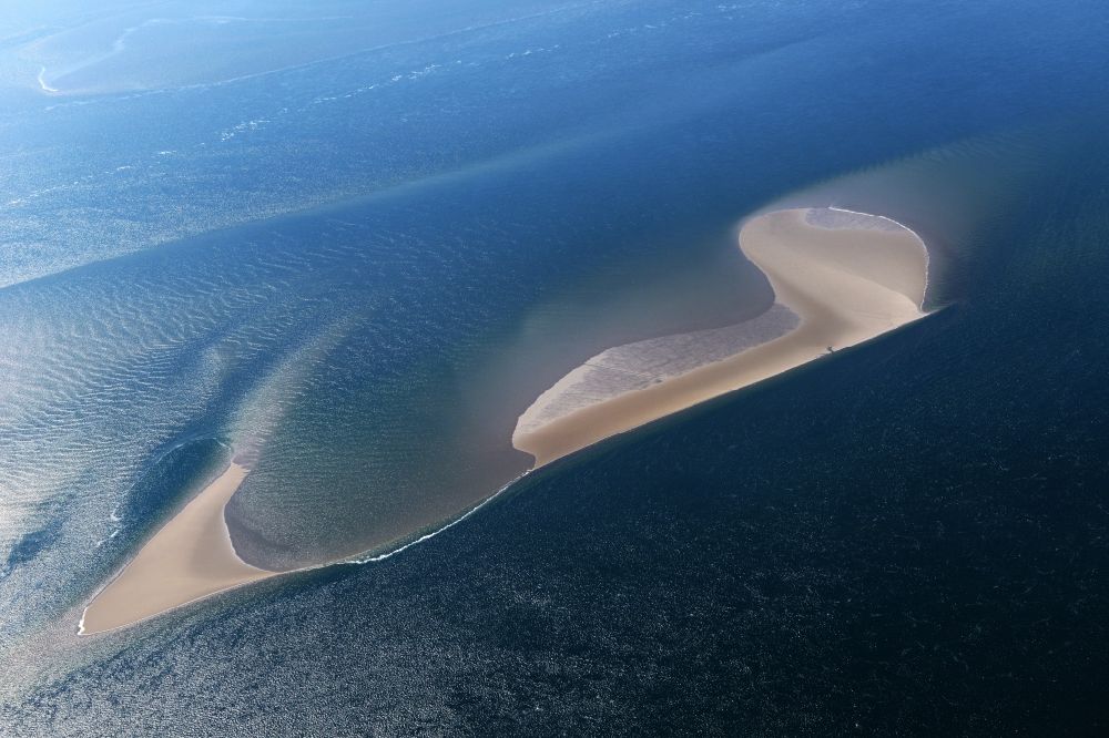 Aerial image Hooge - Sandbank- area Norderoogsand in the sea water surface of North Sea in Hooge in the state Schleswig-Holstein